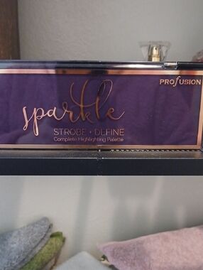 6 For $25 Profusion Cosmetics Sparkle Strobe + Define Highlighting Palette
